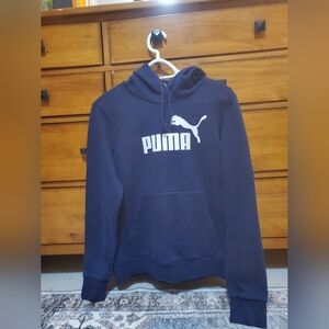 PUMA classic logo hoodie + 1 item